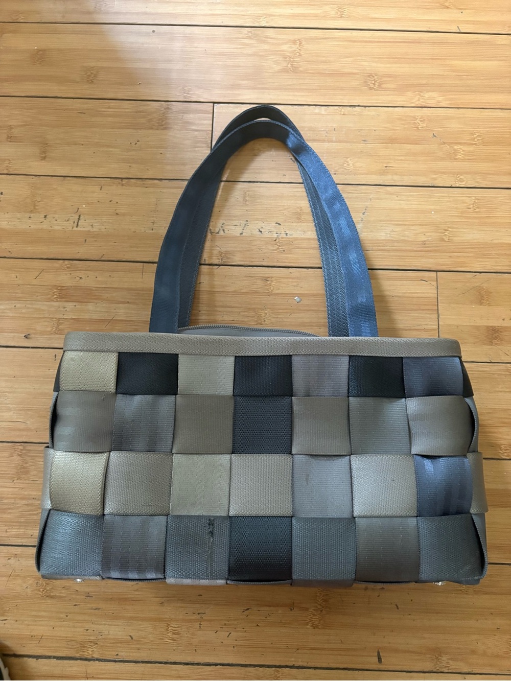 Harvey’s Seatbelt Shoulder Bag in Gray and Black